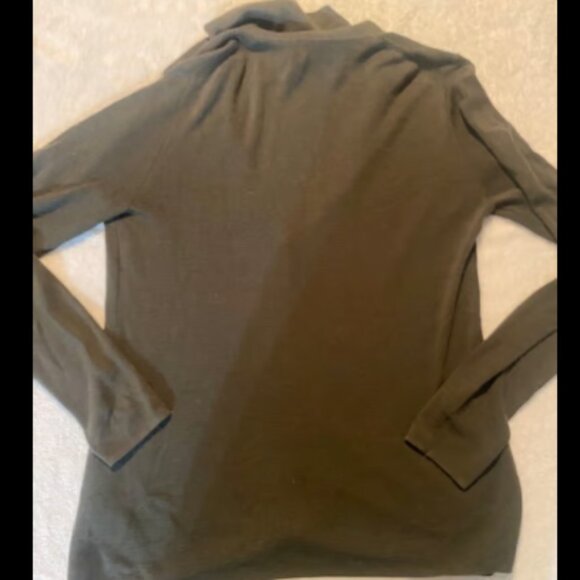 Wilfred Aritzia Women's Large Dark Olive Button Sweater. - Picture 4 of 4